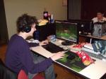 Thomi s'éclate (seul) à Minecraft